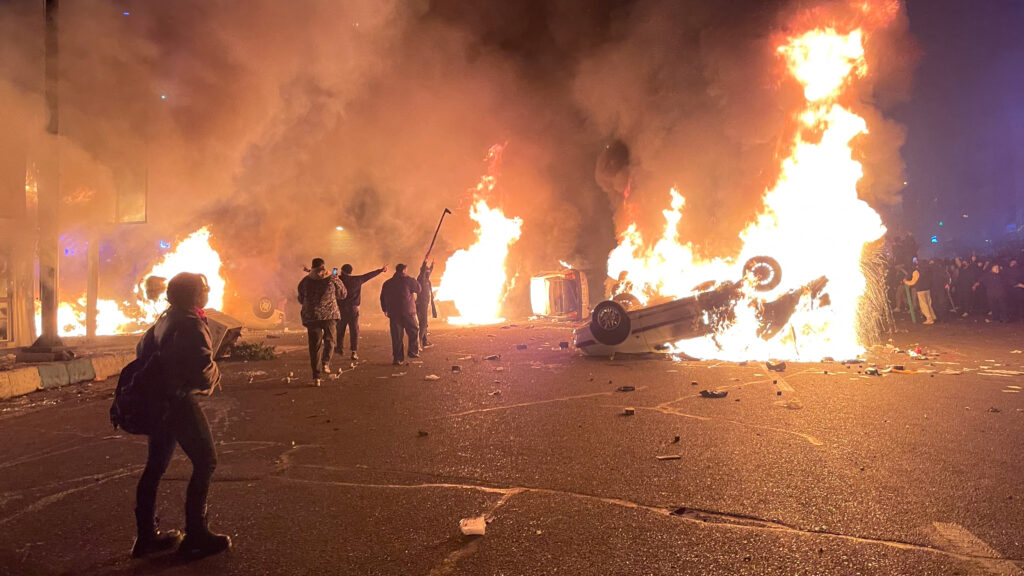 iranul-avertizeaza-ca-orice-atac-va-insemna-razboi-total,-dupa-ce-trump-a-declarat-ca-armada-sua-este-pe-drum