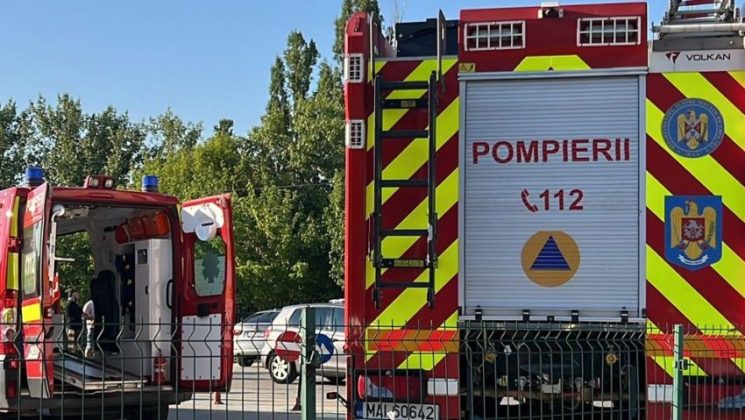 incendiu-puternic-la-mai-multe-case-din-sectorul-5-pompierii-bucuresteni-au-intervenit-cu-noua-autospeciale.-locatarii-au-fost-evacuati