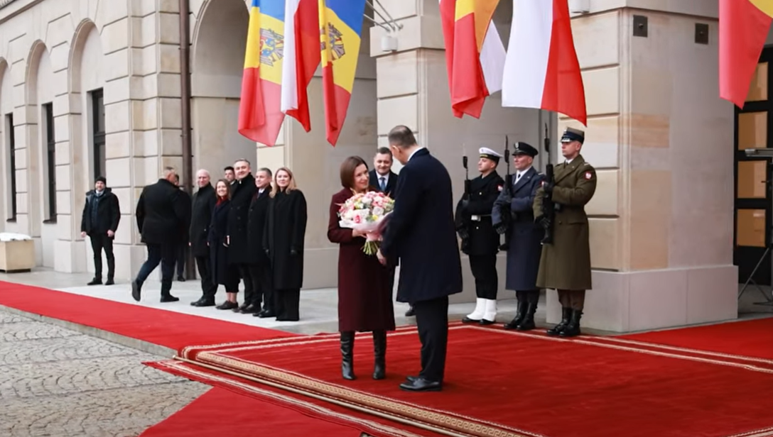 maia-sandu,-intampinata-de-omologul-polonez.-extinderea-ue-nu-este-un-act-de-generozitate,-ci-o-investitie-in-securitate,-afirma-presedintele-republicii-moldova