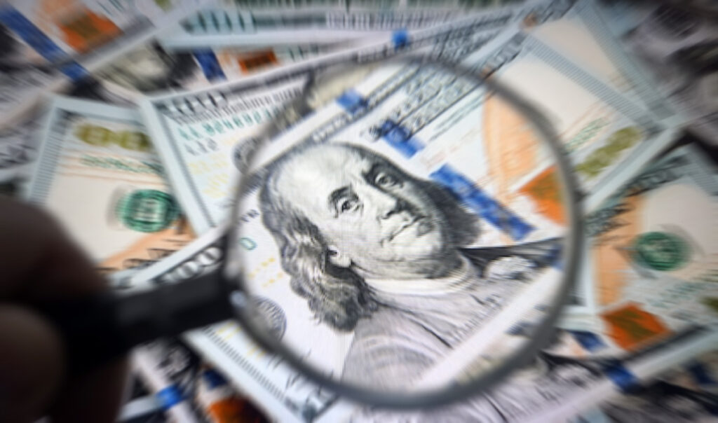 trump-spune-ca-nu-este-ingrijorat-de-scaderea-dolarului:-cred-ca-este-grozav