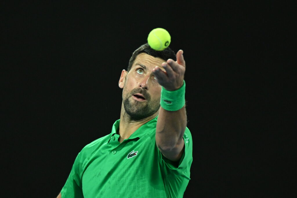 novak-djokovic-ajunge-in-semifinale-la-australian-open,-dupa-retragerea-lui-lorenzo-musetti