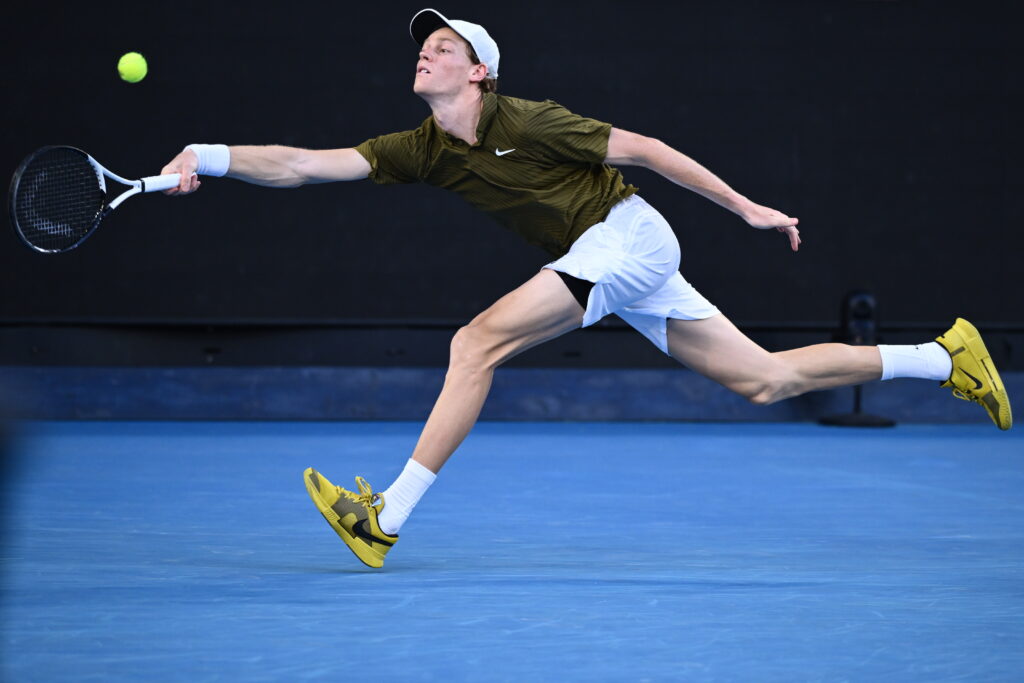 jannik-sinner-se-califica-fara-emotii-in-semifinalele-australian-open,-dupa-victoria-cu-ben-shelton