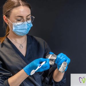 implantologie-dentara-in-bucuresti:-ce-conteaza-realmente-cand-alegi-o-clinica-pentru-zambetul-tau?