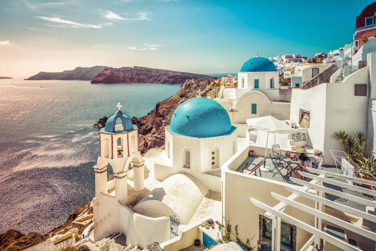 care-este-insula-din-grecia-care-iti-da-bani-sa-te-muti:-sute-de-euro-pe-luna-si-cazare-gratuita