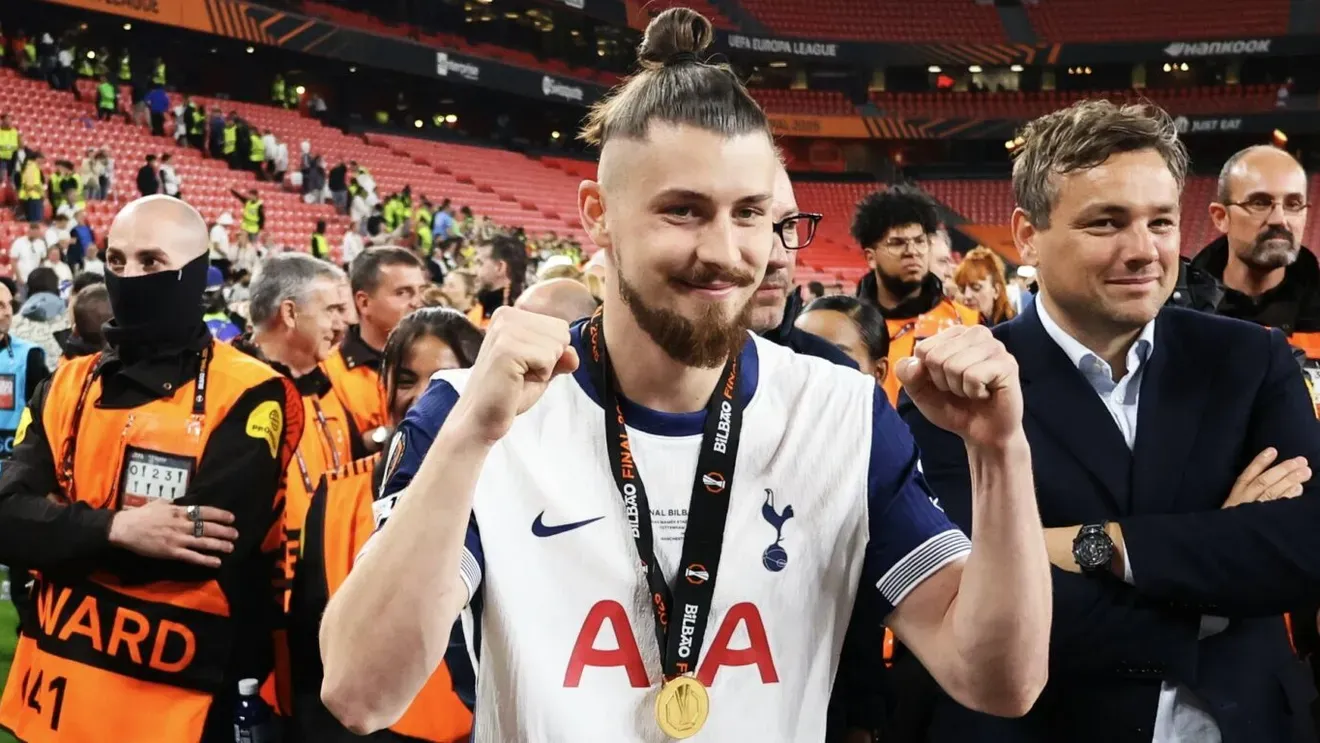 mercato-asalt-pe-ultima-suta-de-metri-pentru-transferul-lui-radu-dragusin!-e-dorit-la-fosta-echipa-a-lui-adi-mutu