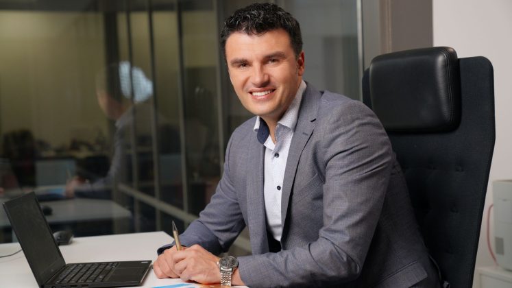 promovari-in-conducerea-oriflame-romania.-directorul-general-remus-florian-a-fost-numit-vicepreseinte-al-grupului-si-a-preluat-conducerea-si-a-sucursalei-din-polonia