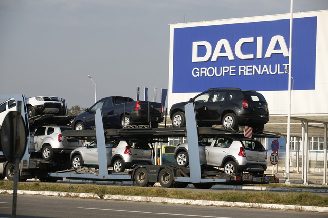 dacia-lanseaza-un-nou-program-de-plecari-voluntare-compensatii-de-pana-la-210.000-de-lei-net-pentru-angajatii-cu-peste-16-ani-vechime