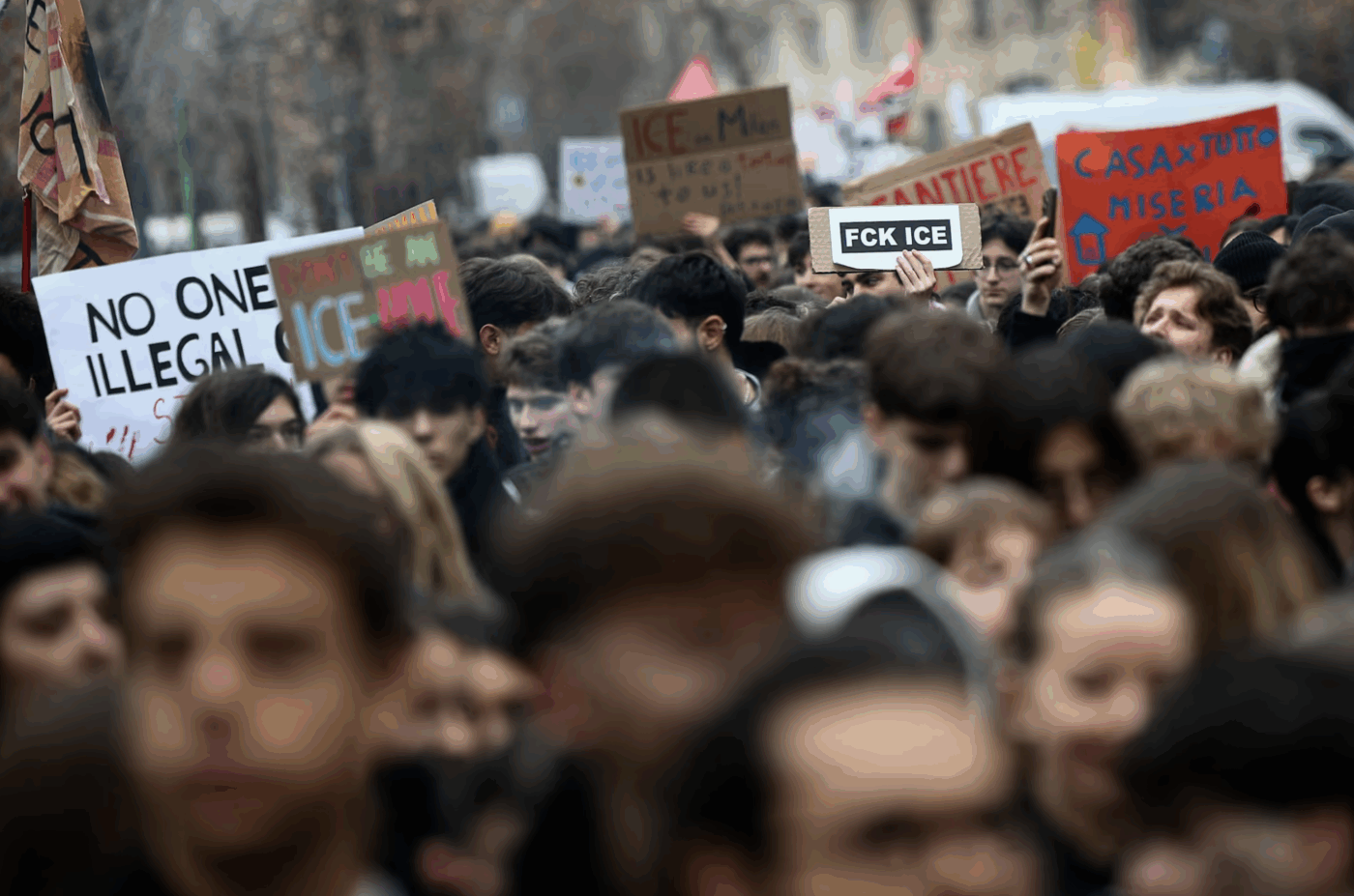 proteste-impotriva-agentilor-ice-inaintea-ceremoniei-de-deschidere-a-jocurilor-olimpice-de-la-milano