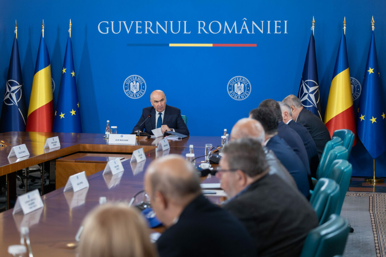 Bolojan discută cu sindicatele și patronatele despre măsuri de relansare economică