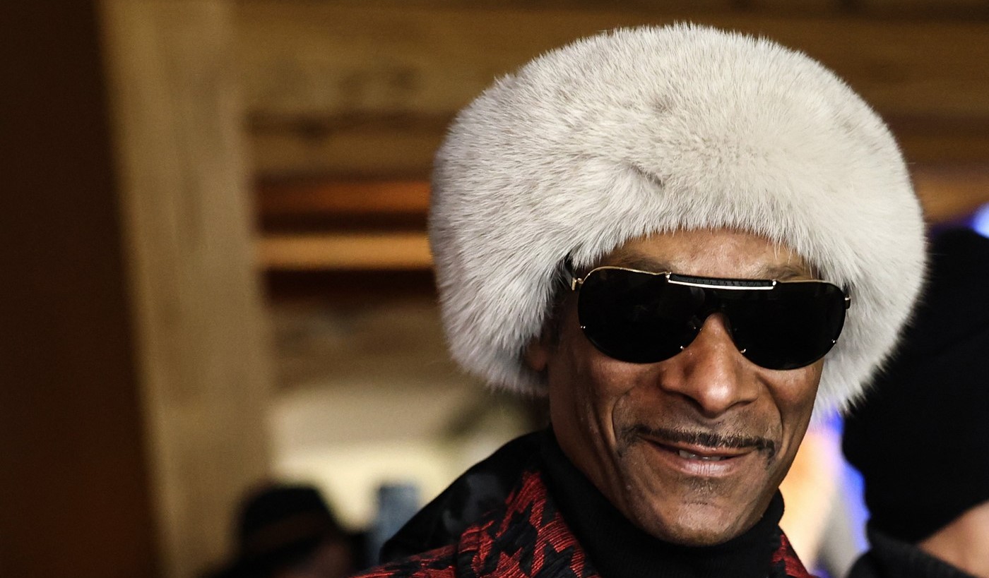 Snoop Dogg a participat la JO Milano Cortina 2026 alături de tricolori cu steag României