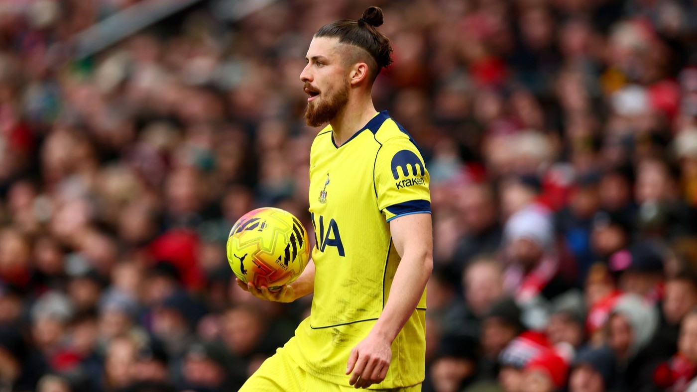 Radu Drăgușin a primit nota după transferul în Manchester United Tottenham