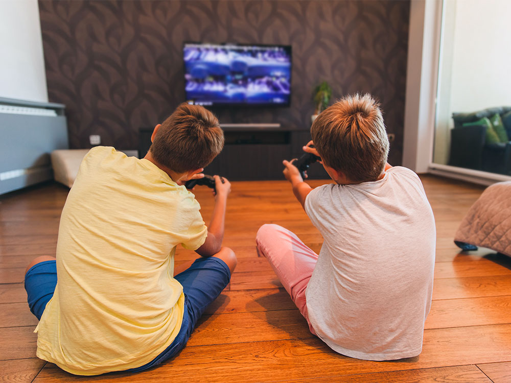 Macron propune limitarea accesului copiilor la jocuri video violente