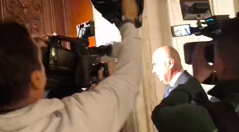 Ilie Bolojan a intrat în Parlament pe ruta ascunsă pentru a evita presa