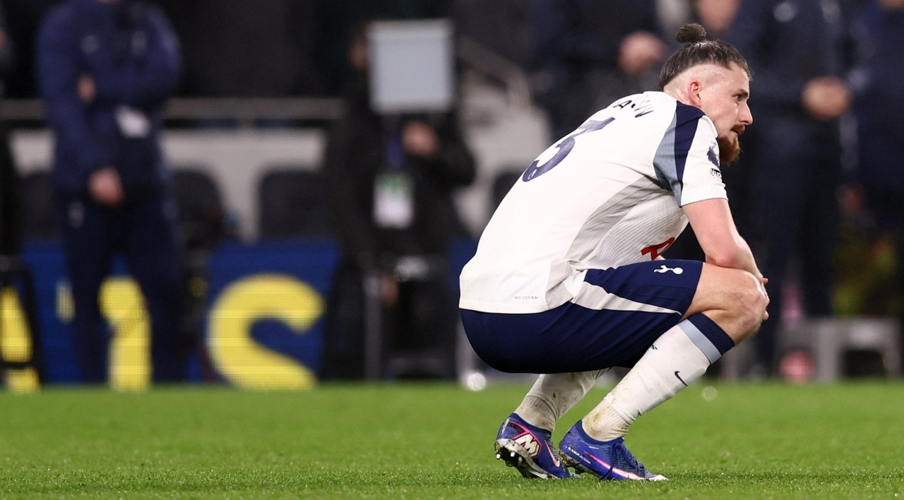 Britanicii critică jocul lui Radu Drăgușin după meciul cu Newcastle