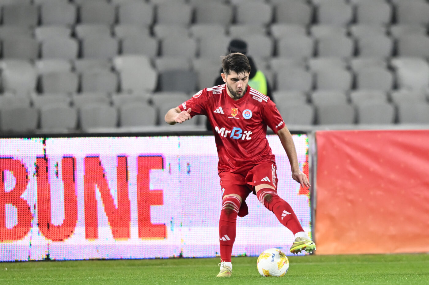 revoltat-ca-a-fost-acuzat-de-blat-cu-fcsb-alaturi-de-colegii-sai,-fotbalistul-a-facut-iures-la-tv:-ar-trebui-sa-ai-o-dovada-clara!