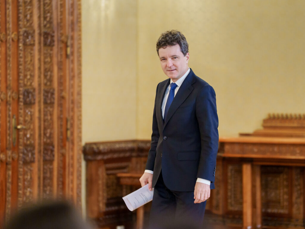 surse-din-administratia-prezidentiala:-cel-mai-probabil-reforma-pensiilor-speciale-va-fi-trimisa-la-cjue.-ce-se-intampla-cu-referendumul-din-justitie