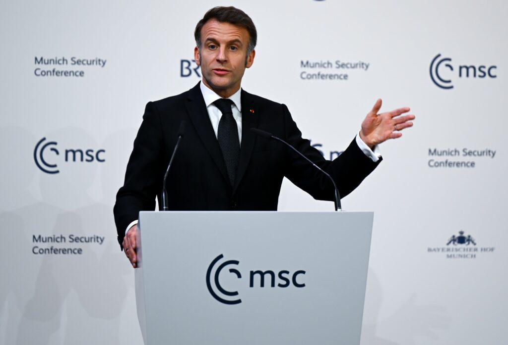 Macron: Europa trebuie să-și reproiecteze securitatea independent