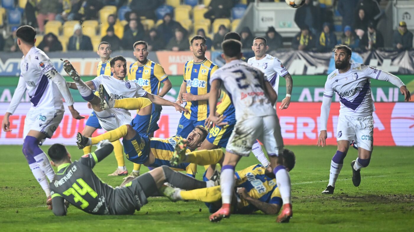 declaratii-ce-a-fluierat-radu-petrescu-si-ce-i-s-a-spus-in-casca-apoi!-un-fotbalist-a-rupt-tacerea:-eu-asa-am-inteles-de-la-el!