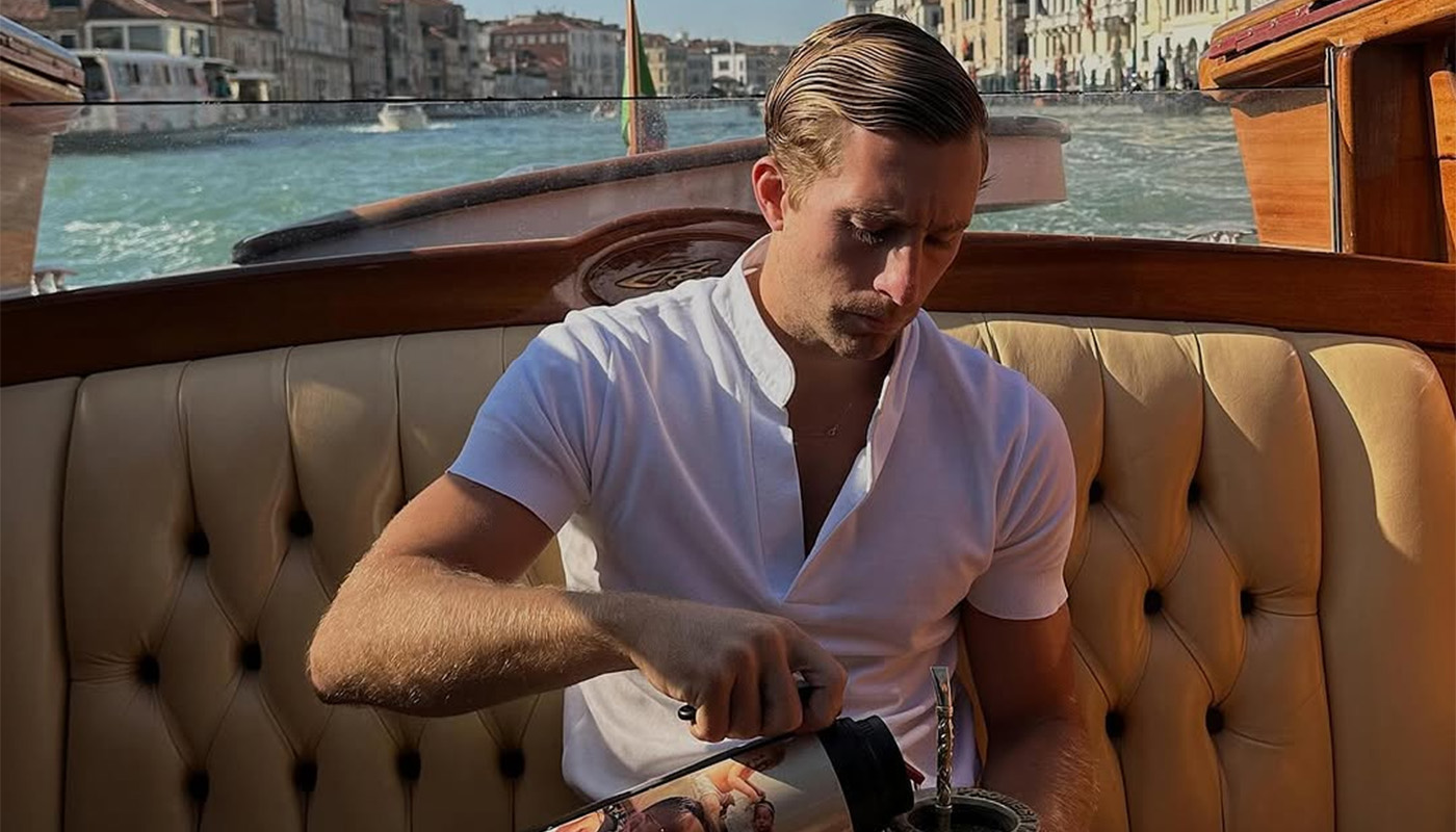 Persoană povestește despre impactul unei afecțiuni rare asupra vieții personale