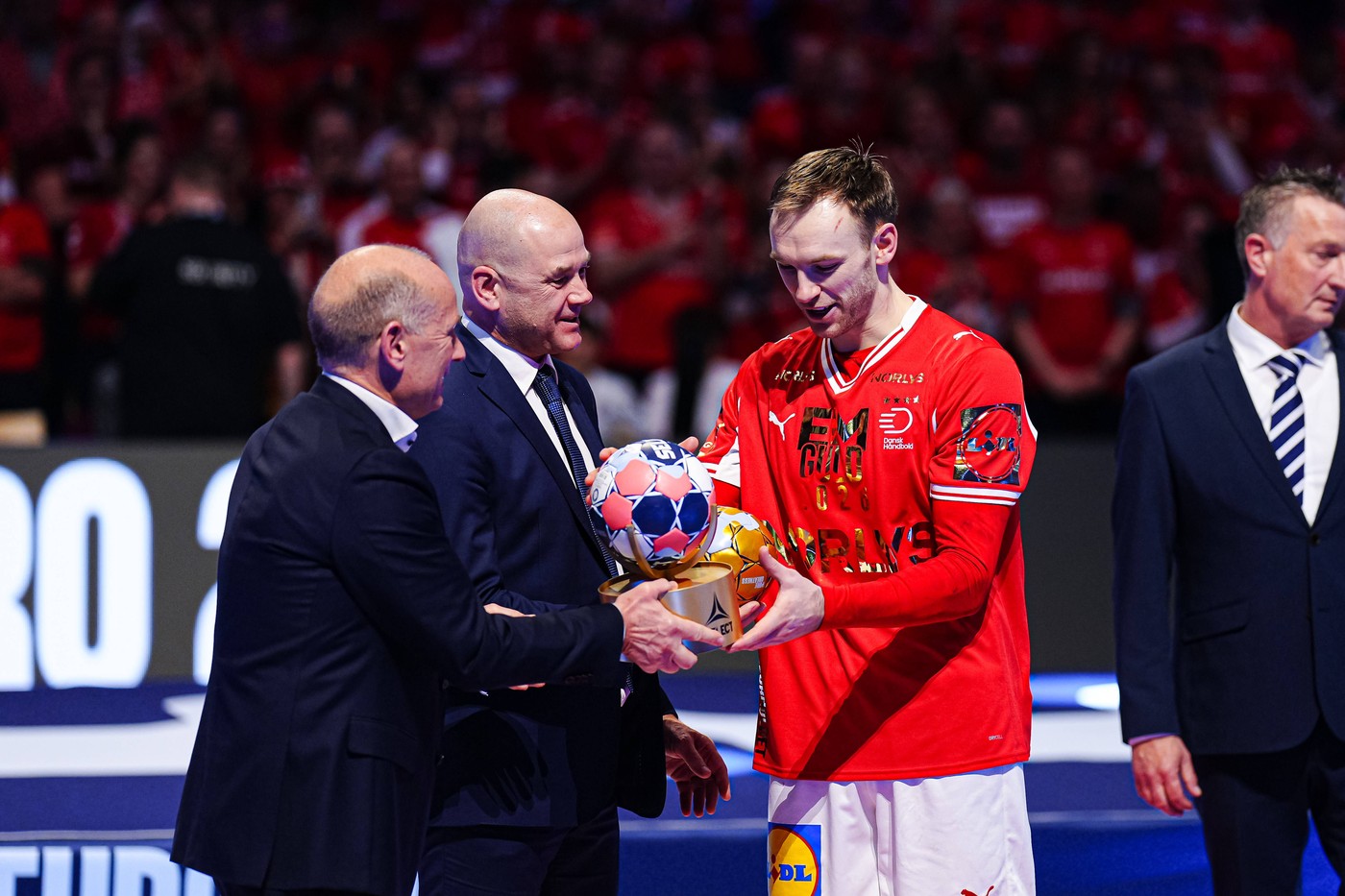 exclusiv-cel-mai-bun-jucator-al-lumii-se-intoarce-la-bucuresti,-iar-campioana-are-o-veste-excelenta-pentru-fani