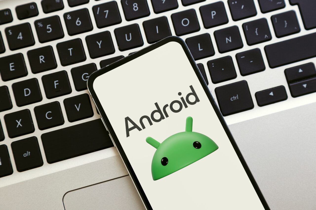 13.000 de dispozitive Android, infectate cu virus invizibil de spionaj