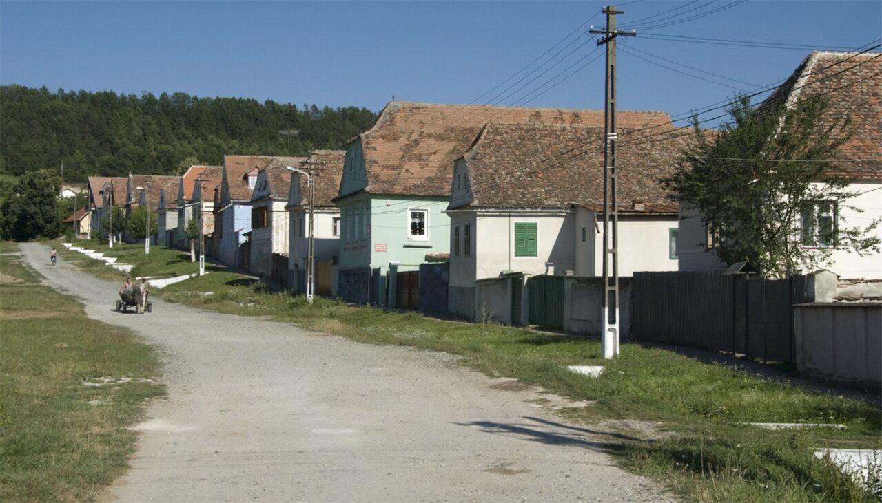 orasul-din-romania-care-risca-sa-dispara-de-pe-harta.-localnicii-mor-intr-un-ritm-alert,-iar-populatia-este-intr-o-scadere-continua