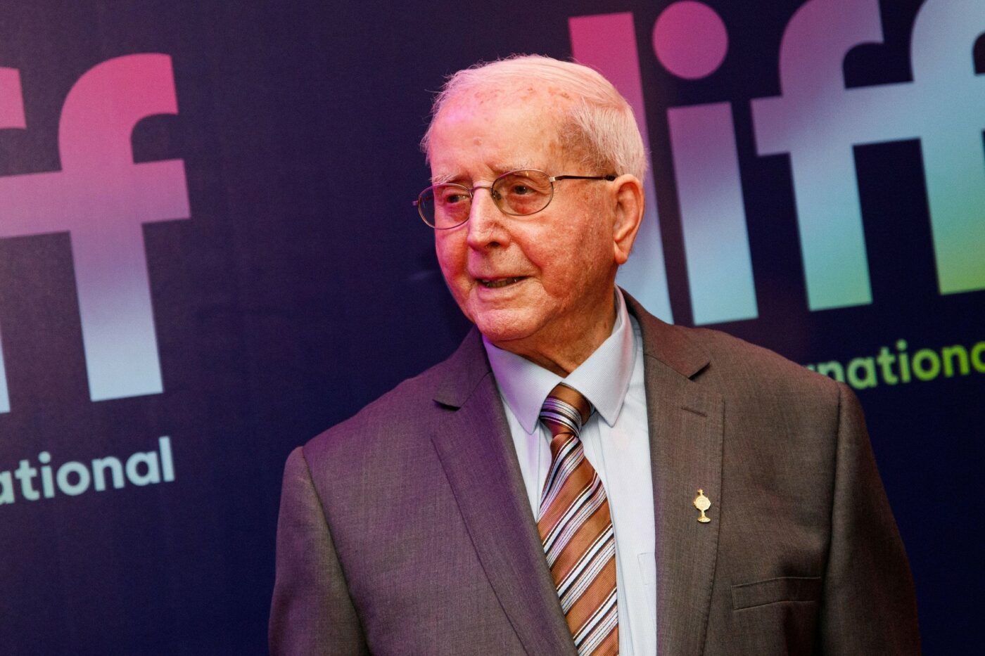 are-102-ani-si-e-considerat-o-adevarata-legenda:-l-am-vazut-pe-papa-la-cupa-mondiala-din-1990