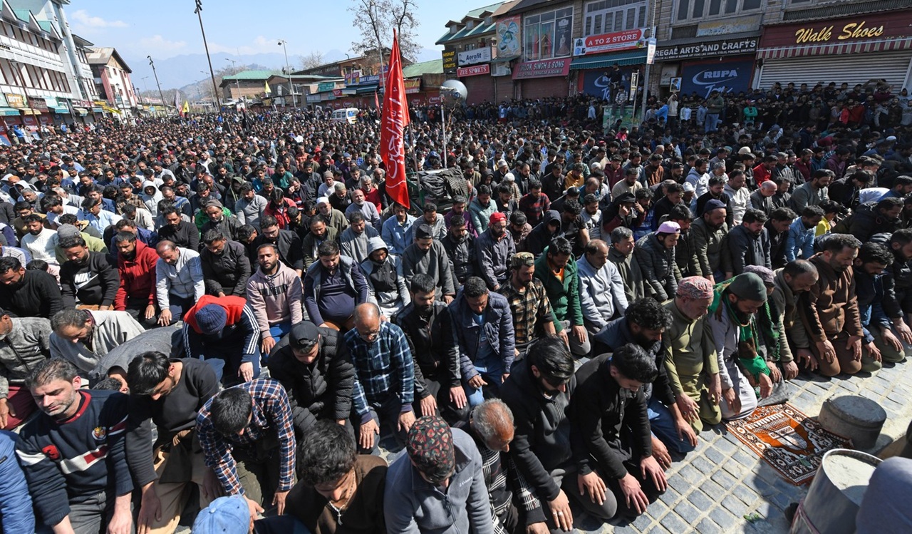 fiul-lui-ion-tiriac-a-rabufnit-si-le-a-zis-o-iranienilor-in-fata:-mai-bine-muriti-in-picioare,-decat-sa-cersiti-in-genunchi