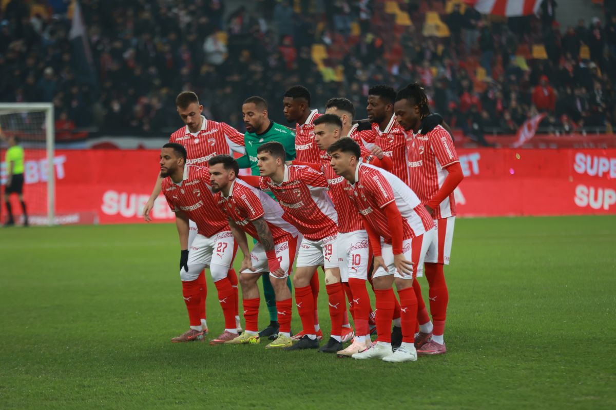 video-cum-arata-gazonul-de-pe-arena-nationala-dupa-zapezile-care-au-ingropat-bucurestiul.-imagini-de-la-dinamo-fc-arges