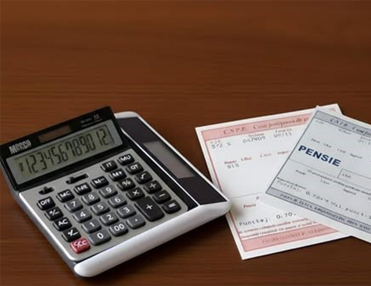 1000-lei-in-plus-la-pensie,-pentru-toti-acesti-1200000-de-pensionari-romani.-cine-ia-banii