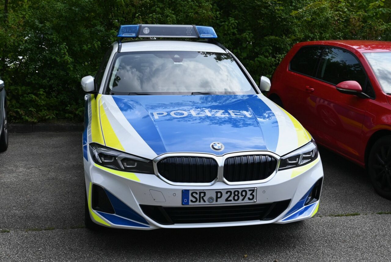 un-tanar-roman,-in-varsta-de-22-de-ani,-a-fost-amenintat-cu-un-cutit-in-fata-unui-supermarket-din-nuremberg.-suspectul-este-inca-in-libertate