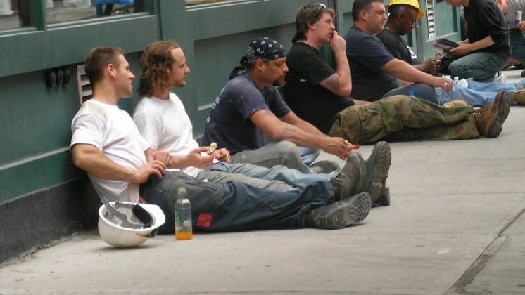 Companiile americane au redus locurile de muncă în februarie, șomajul la 4,4%