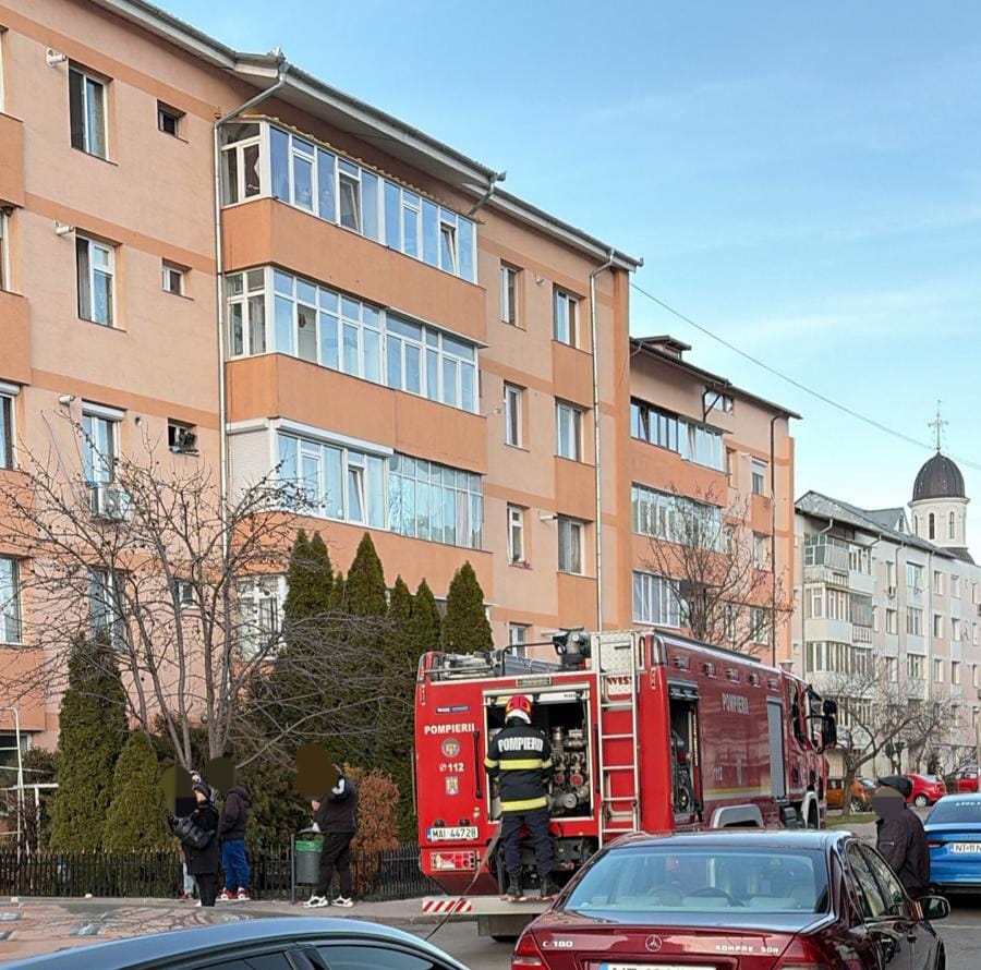 o-femeie-din-piatra-neamt-a-murit-in-propriul-apartament,-dupa-ce-locuinta-sa-a-fost-cuprinsa-de-flacari.-mai-multi-locatari-au-fost-evacuati-din-bloc