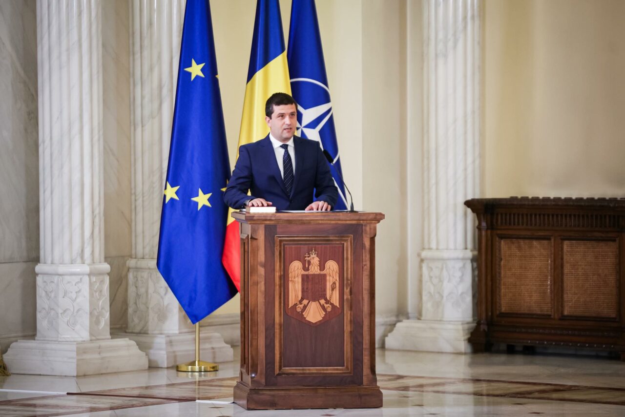 de-8-martie,-ministrul-radu-miruta-recunoaste-cum-l-au-ajutat-femeile-in-cariera-sa