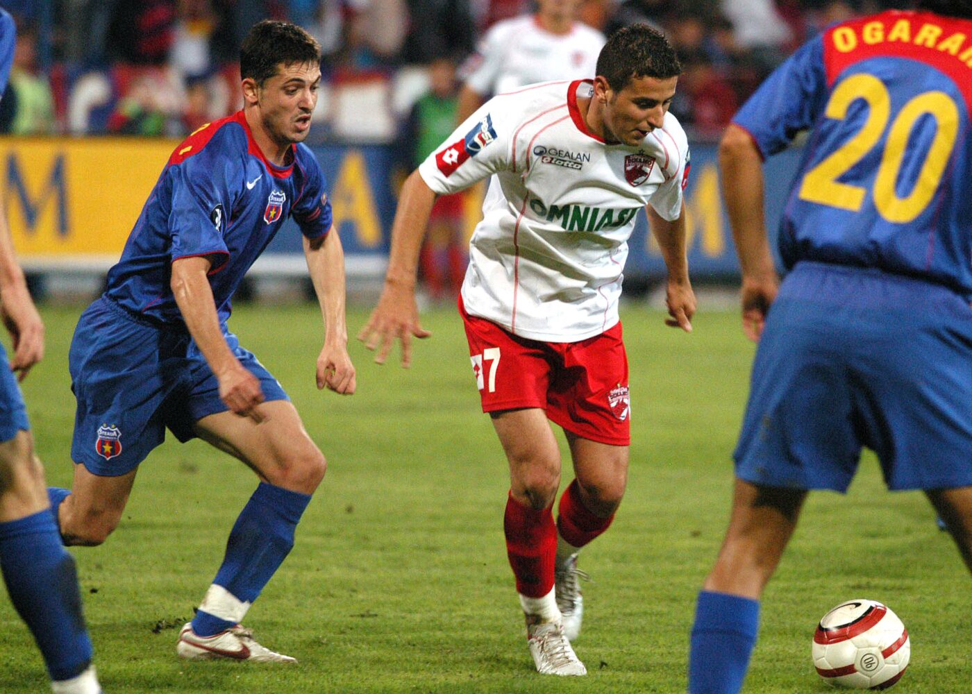 special-ce-il-asteapta-pe-mirel-radoi-cu-fcsb-in-play-out:-sase-fosti-adversari-in-teren-de-la-marile-rivale-si-doi-coechipieri-stau-in-calea-obiectivului-conference-league!