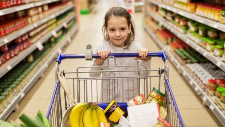 Ce cumpără românii în coș în sezonul de iarnă, conform studiului