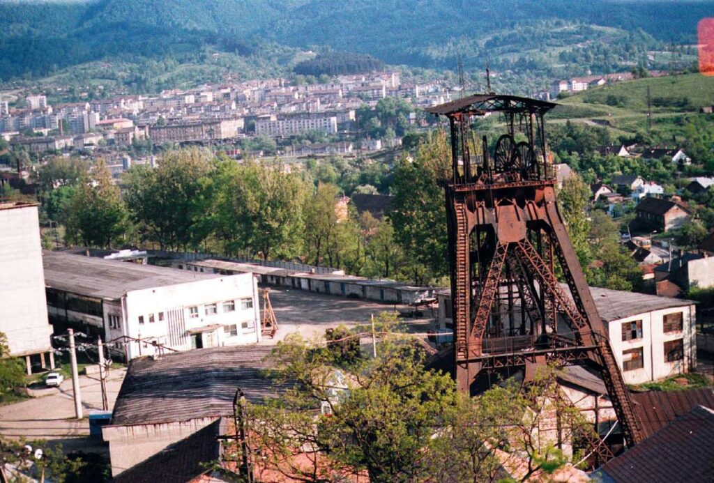 Șase persoane reținute pentru furt de echipamente și cabluri de la Mina Vulcan