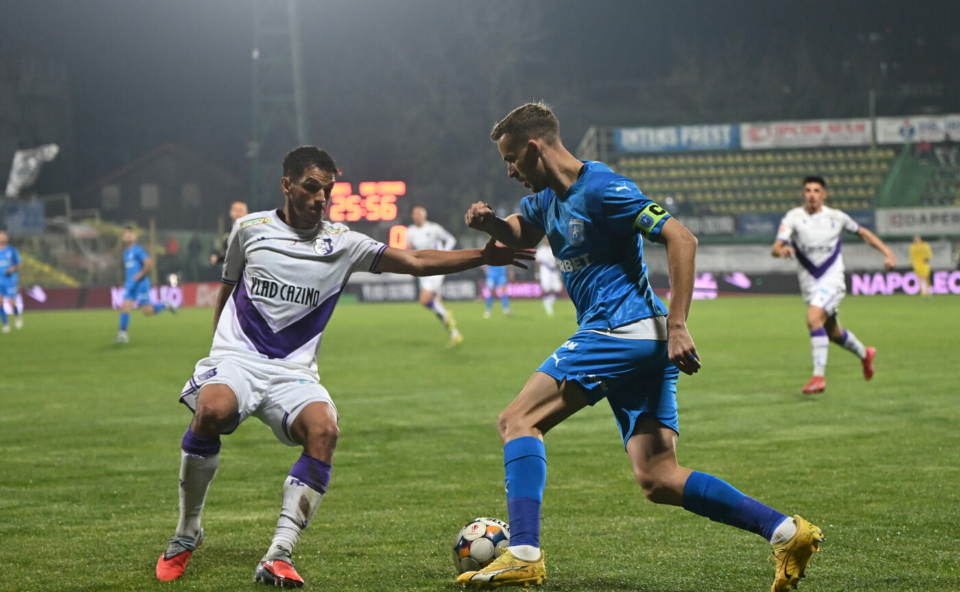 live-universitatea-craiova-fc-arges-0-0,-live-text-online,-in-etapa-1-din-play-off-ul-superligii.-a-inceput-meciul-din-banie!