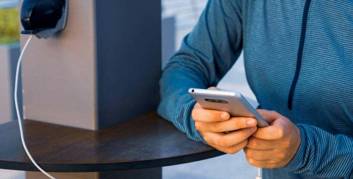 de-ce-se-incalzeste-incarcatorul-telefonului-mobil-si-cum-se-remediaza.-opt-lucruri-la-care-trebuie-sa-fi-atent