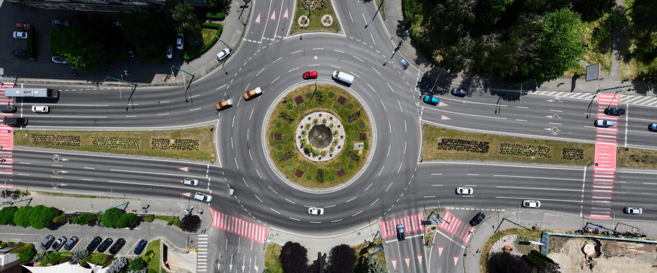 aceasta-este-cea-mai-frecventa-greseala-facuta-la-sensuri-giratorii,-potrivit-expertilor.-a-conduce-pe-stanga-nu-este-calea-corecta