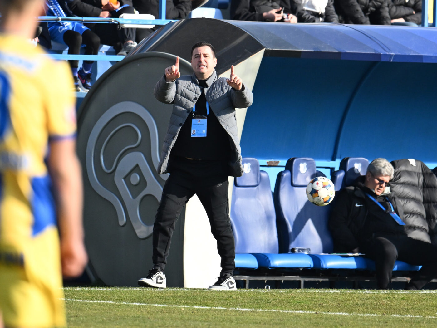 ianis-zicu-s-a-saturat-si-a-plecat-nervos-din-interviul-tv:-nu-va-raspund!-asa-e-in-romania