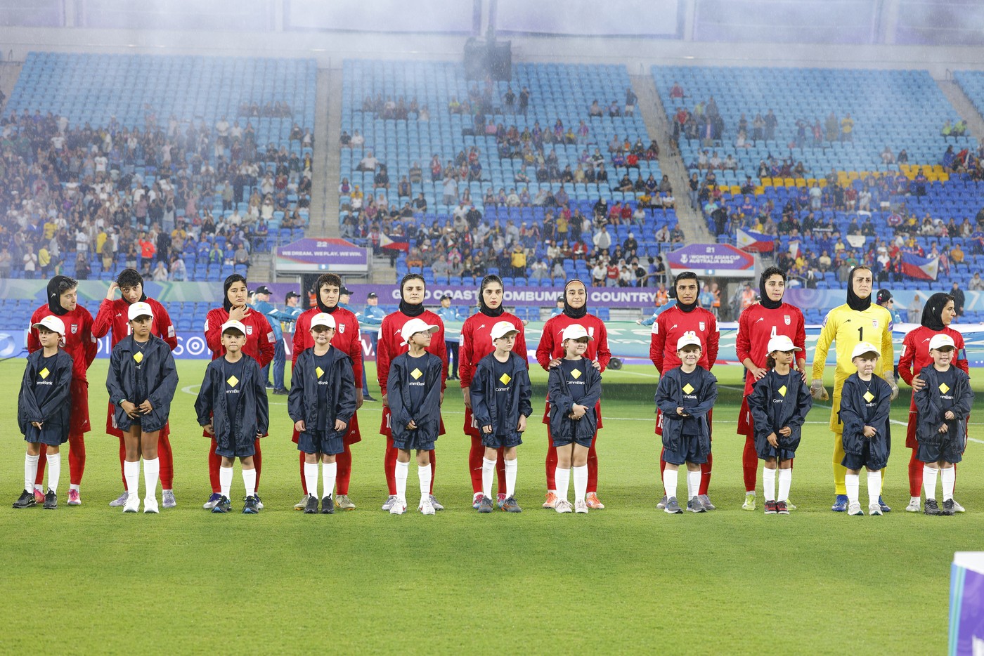 tradatoarele-din-iran-au-cedat-presiunii-si-au-renuntat-la-azilul-politic.-amenintate,-5-din-7-au-luat-decizia-de-frica