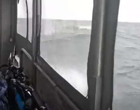 fortele-navale-romane-continua-actiunile-de-cautare-a-marinarilor-disparuti-in-urma-scufundarii-remorcherului-astana