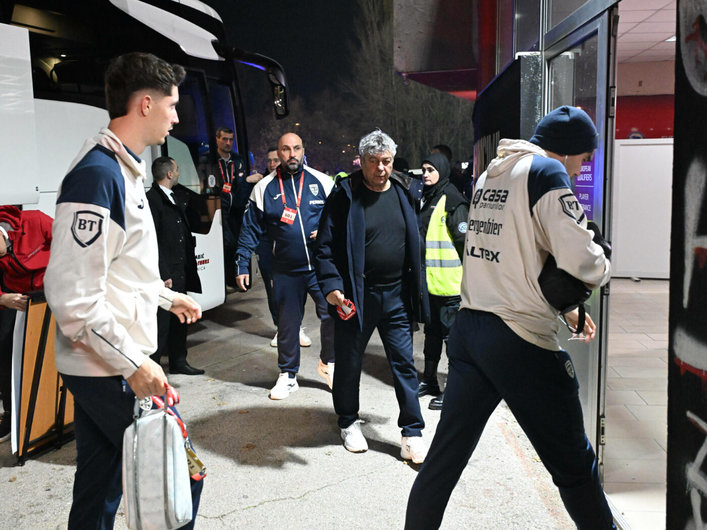 exclusiv-jucatorul-lui-gigi-becali-a-dat-din-casa!-ce-face-mircea-lucescu-la-nationala-romaniei:-am-vorbit-cu-el!