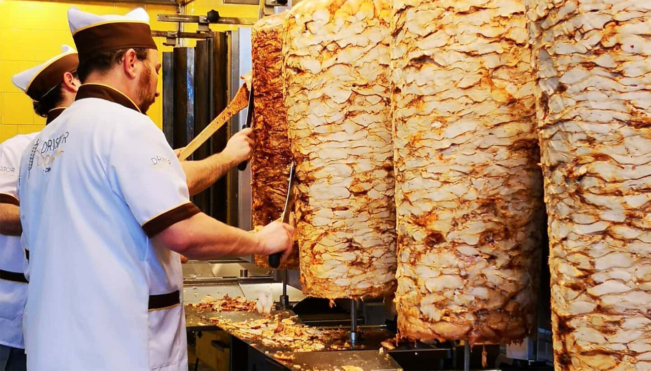 ce-salarii-au-shaormarii-de-la-dristor-kebab,-baneasa,-socului-kebap-si-shaormeriile-de-cartier,-acum,-in-2026