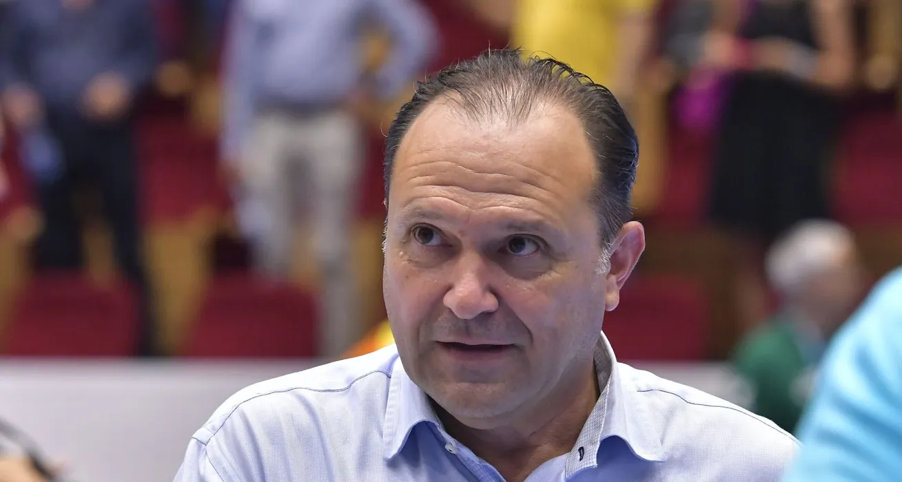 exclusiv-presedintele-federatiei-romane-de-handbal-rupe-tacerea-dupa-rusinea-istorica:-sunt-un-om-distrus.-ce-zice-despre-selectioner-si-despre-scandalul-echipamentelor