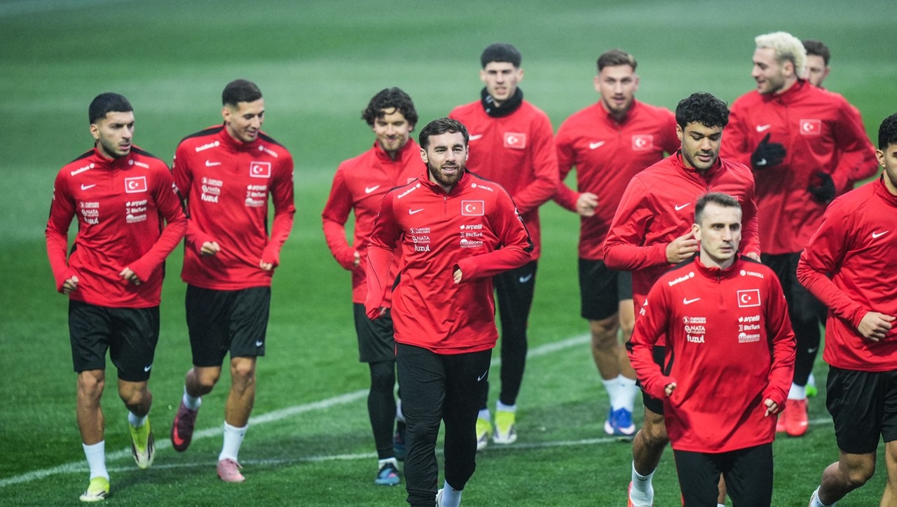 turcii-cad-si-ei-pe-capete-inaintea-meciului-cu-romania.-un-fotbalist-a-fost-trimis-acasa-de-montella