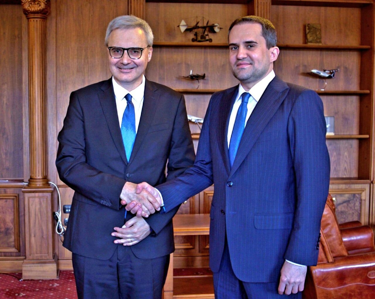 ministrul-transporturilor-s-a-intalnit-cu-ambasadorul-frantei.-dezvoltarea-unui-hub-logistic,-pe-agenda