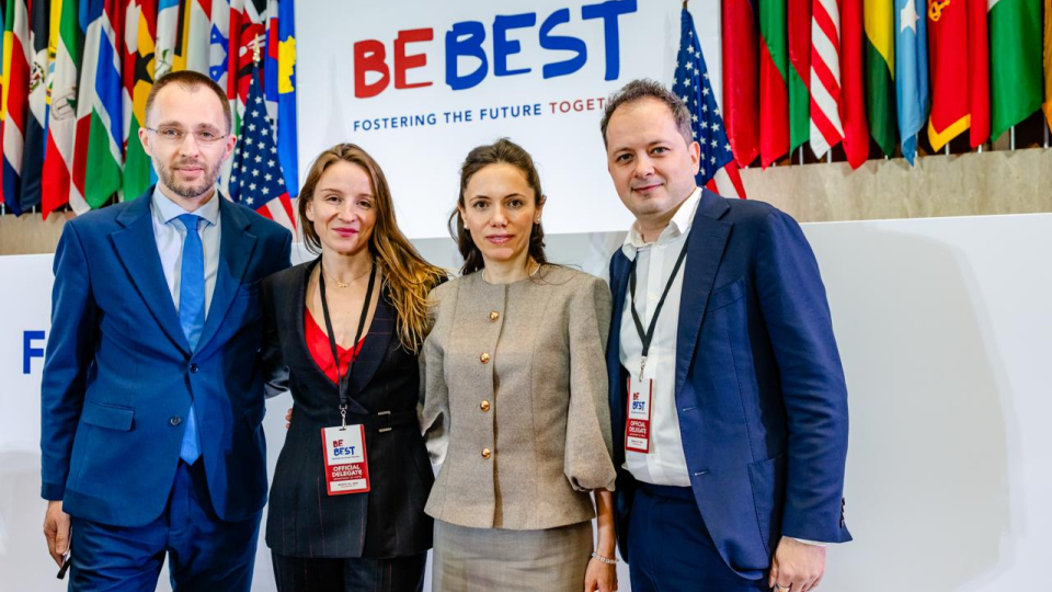 administratia-prezidentiala-a-publicat-primele-imagini-cu-mirabela-gradinaru,-partenera-presedintelui-nicusor-dan,-la-summitul-melaniei-trump