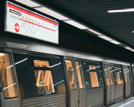 Traficul intens la stațiile de metrou din orașul aflat la margine în 2025